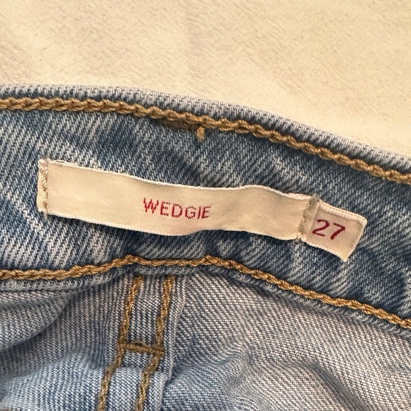 Levi’s Wedgie Jean 👖💫 - Picture 9 of 9